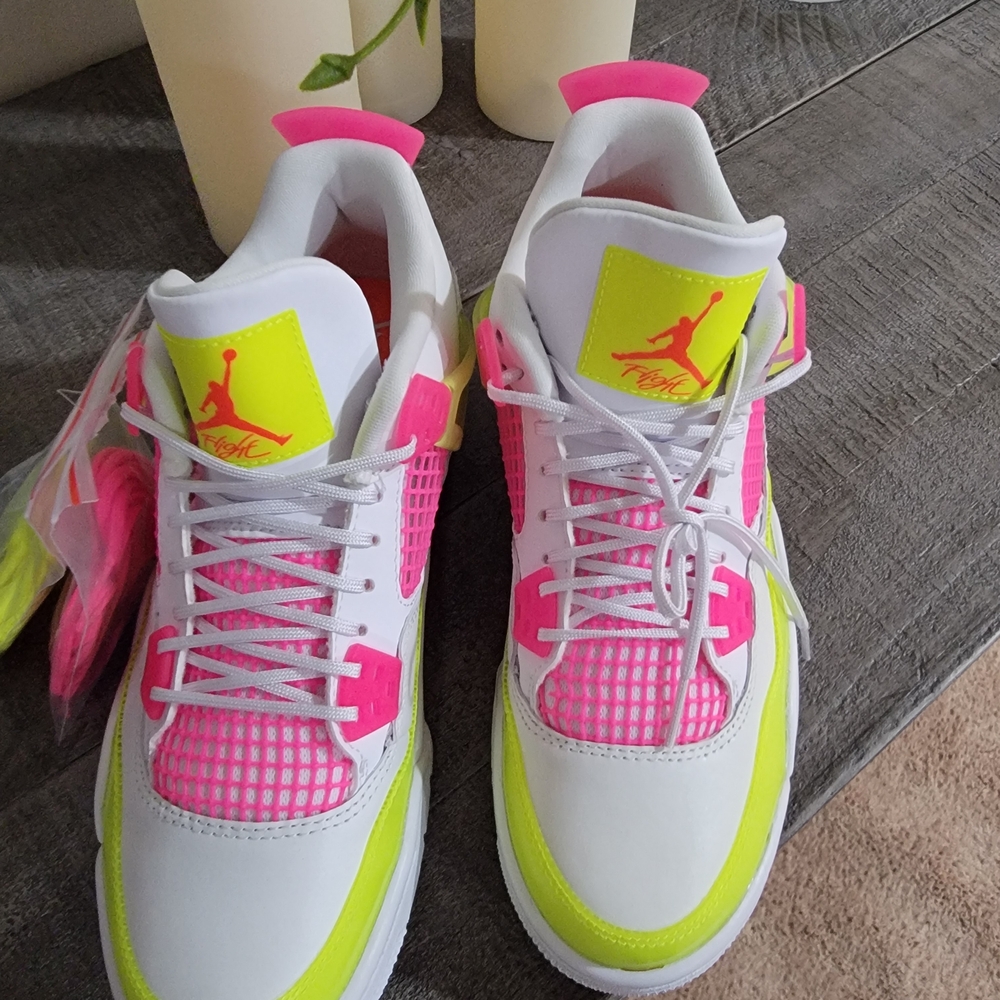 Jordan Air 4 Retro SE White Lemon - Picture 4 of 5